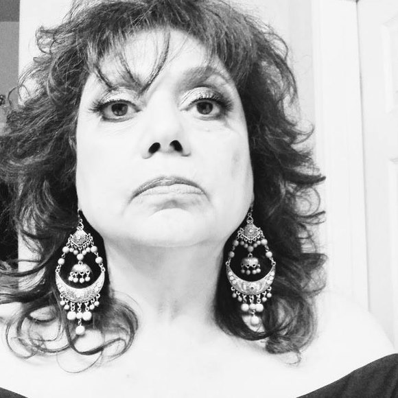 Meet your Posher, Cheryl - Picture 1 of 1